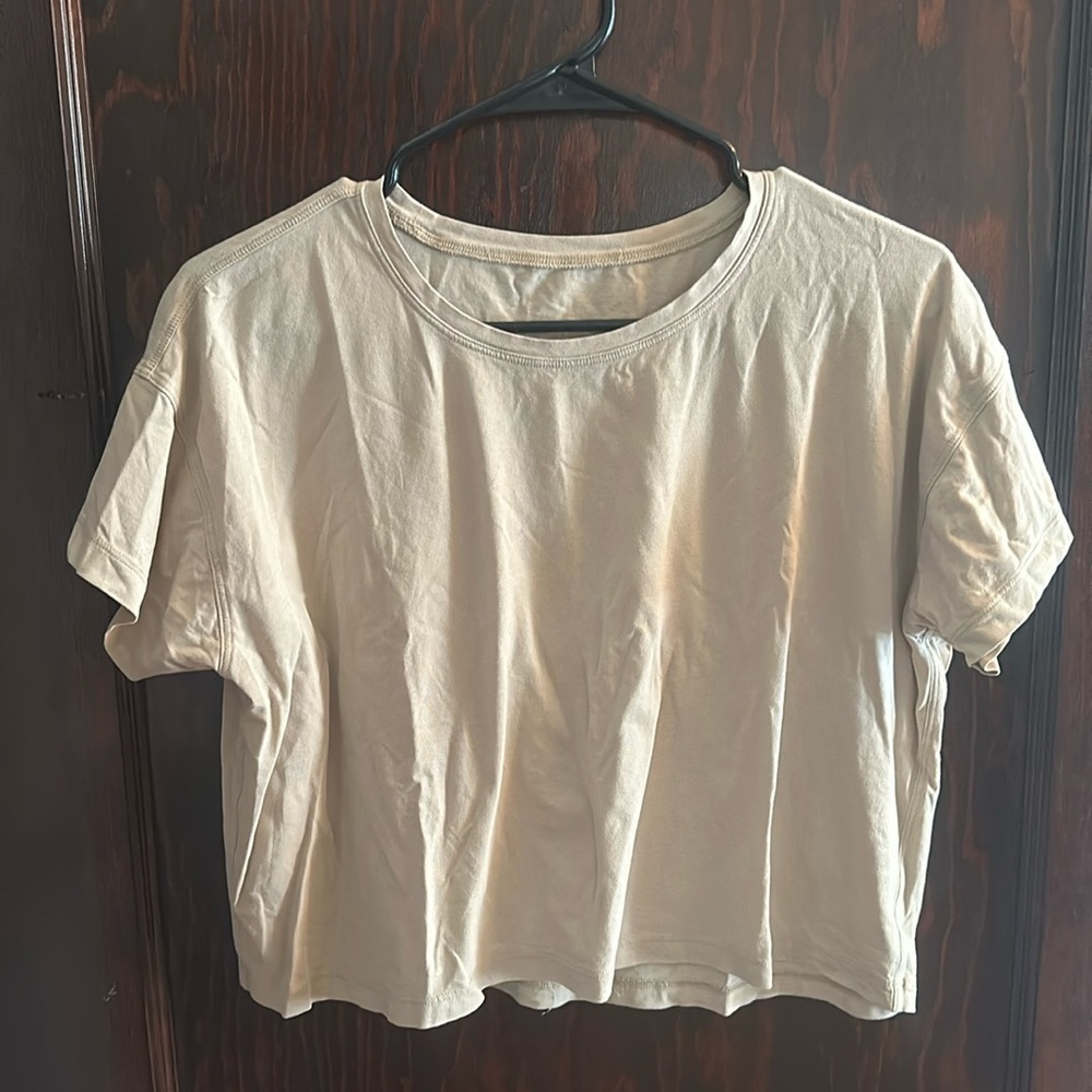 Lululemon Cate’s Tshirt 
6, Tan